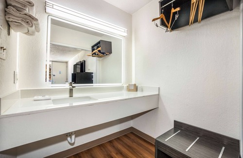 Florence Hotel | Motel 6 Florence, SC