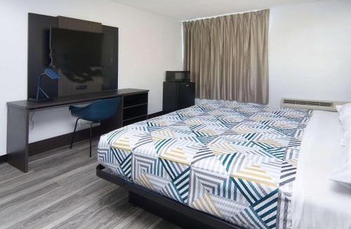 West Meadowbrook Hotel | Motel 6-Fort Worth, TX - Downtown East