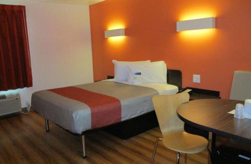 Fossil Creek Hotel | Motel 6 Fort Worth, TX - North - Saginaw