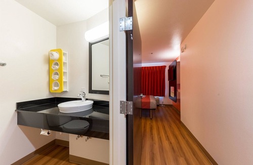 Fossil Creek Hotel | Motel 6 Fort Worth, TX - North - Saginaw