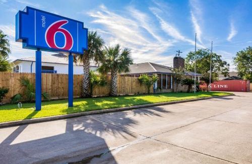 Freeport Hotel | Motel 6-Freeport, TX