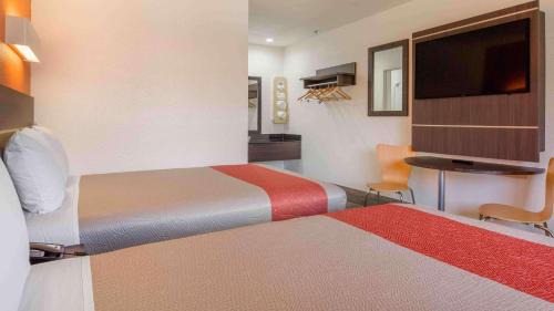 Fremont Hotel | Motel 6-Fremont, CA - South