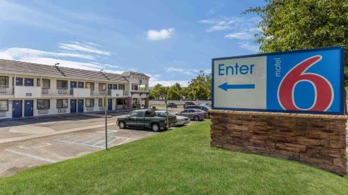 Fremont Hotel | Motel 6-Fremont, CA - South