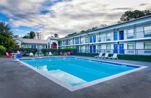 Gainesville Hotel | Motel 6-Gainesville, GA