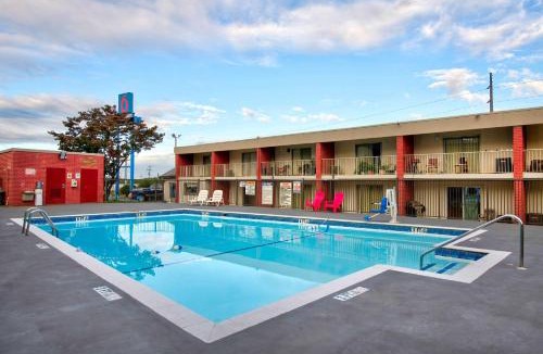 Gainesville Hotel | Motel 6-Gainesville, GA