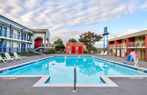 Gainesville Hotel | Motel 6-Gainesville, GA