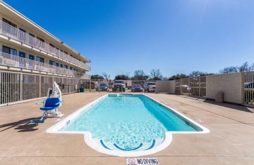 Garland Hotel | Motel 6-Garland, TX - Dallas