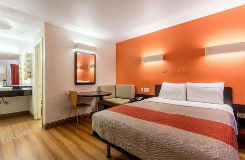 Garland Hotel | Motel 6-Garland, TX - Dallas