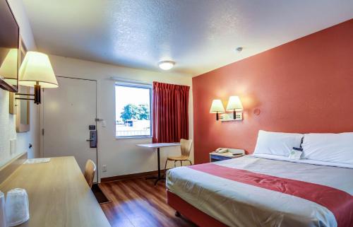 Grants Pass Hotel | Motel 6-Grants Pass, OR