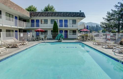 Grants Pass Hotel | Motel 6-Grants Pass, OR