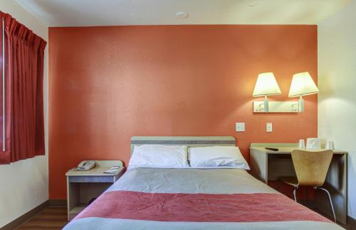 Grants Pass Hotel | Motel 6-Grants Pass, OR