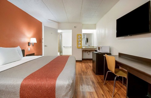 Grove City Hotel | Motel 6 Grove City, OH