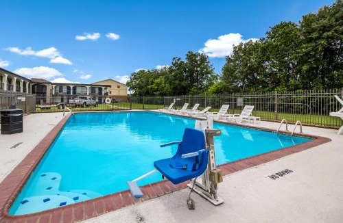 Groves Hotel | Motel 6 Groves, Tx