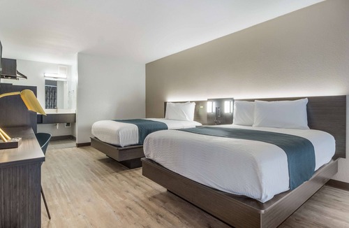 Groves Hotel | Motel 6 Groves, TX