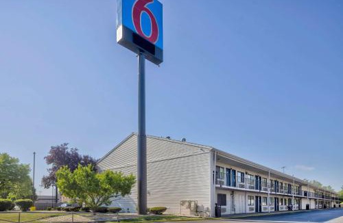 Hammond Hotel | Motel 6-Hammond, IN - Chicago Area
