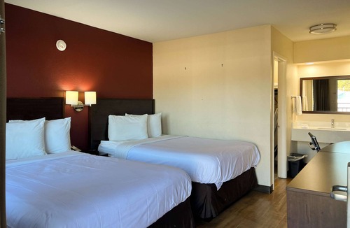 Hattiesburg Hotel | Motel 6 Hattiesburg, MS