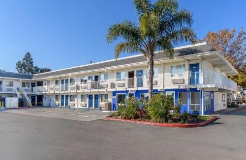 Hayward Hotel | Motel 6 Hayward, CA- Silicon Valley Gateway