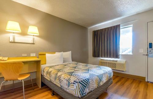 Hayward Hotel | Motel 6 Hayward, CA- Silicon Valley Gateway