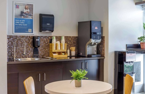 Headingley Hotel | Motel 6 Headingley, MB - Winnipeg West