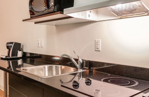 Headingley Hotel | Motel 6 Headingley, MB - Winnipeg West