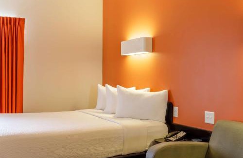Headingley Hotel | Motel 6-Headingley, MB - Winnipeg West