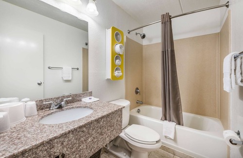Henderson Hotel | Motel 6 Henderson, TX