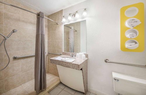 Henderson Hotel | Motel 6 Henderson, TX