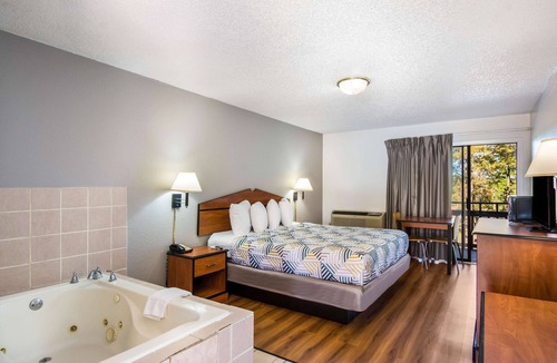 Lake Hamilton Hotel | Motel 6 Hot Springs, AR