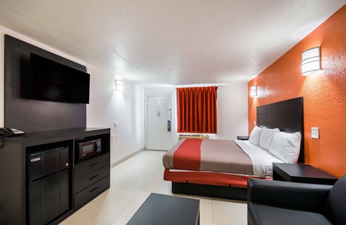 Brookhollow Hotel | Motel 6 Houston, TX - Brookhollow