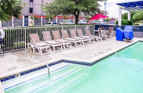 Westchase Hotel | Motel 6 Houston, TX