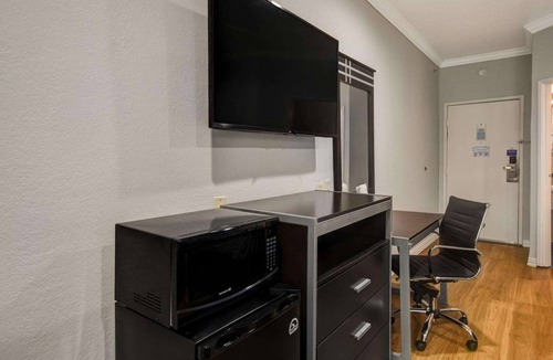 Humble Hotel | Motel 6 Humble, TX - Houston International Airport
