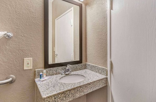 Humble Hotel | Motel 6 Humble, TX - Houston International Airport