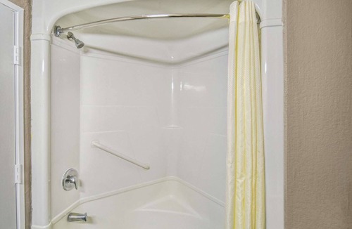 Humble Hotel | Motel 6 Humble, TX - Houston International Airport