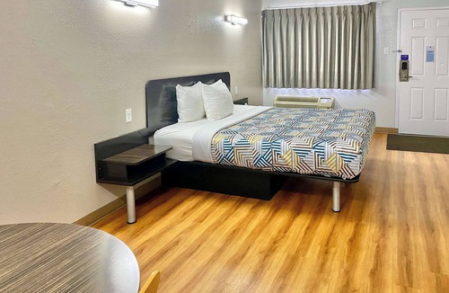 Huntington Hotel | Motel 6 Huntington, WV