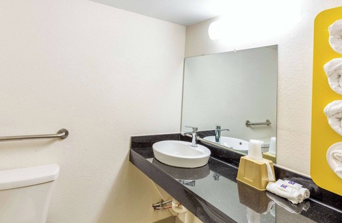 Huntington Hotel | Motel 6 Huntington, WV