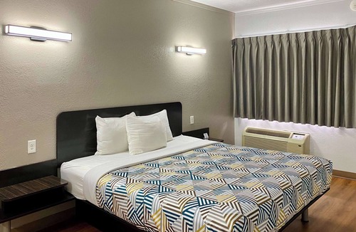 Huntington Hotel | Motel 6 Huntington, WV