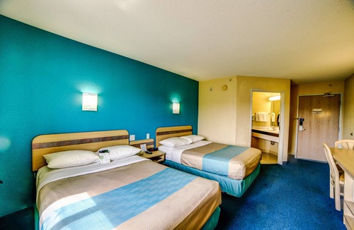 Huntsville Hotel | Motel 6 Huntsville, ON