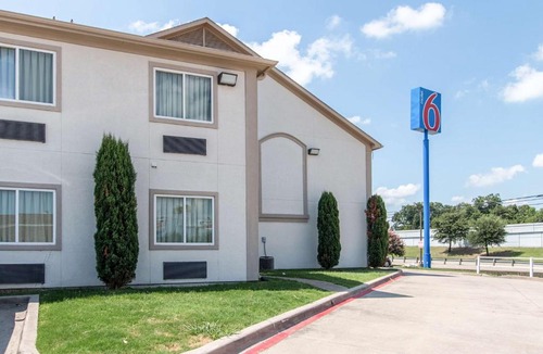 Hutchins Hotel | Motel 6-Hutchins, TX