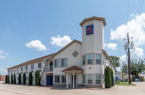 Hutchins Hotel | Motel 6-Hutchins, TX