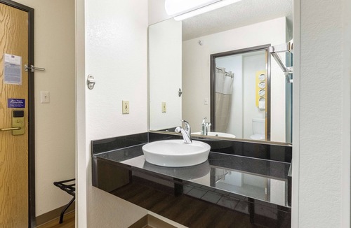 Southport Hotel | Motel 6 Indianapolis, IN - Southport