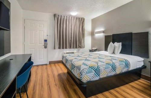 Irving Hotel | Motel 6-Irving, TX - Dallas