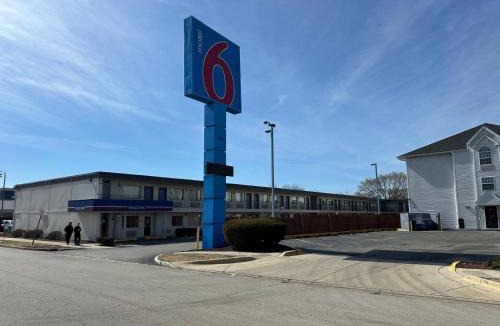 Joliet Hotel | Motel 6-Joliet, IL - I-80