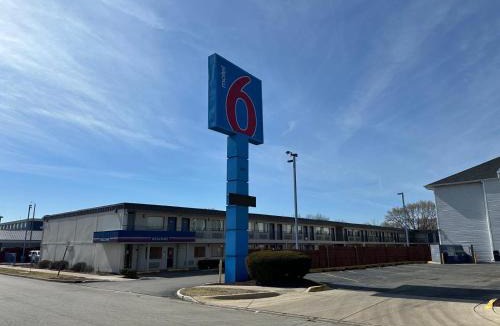 Joliet Hotel | Motel 6-Joliet, IL - I-80