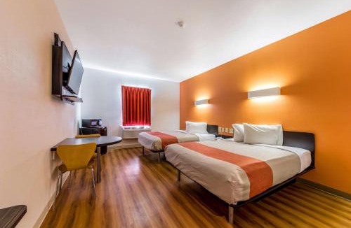 Pleasanton Hotel | Motel 6-Jourdanton, TX