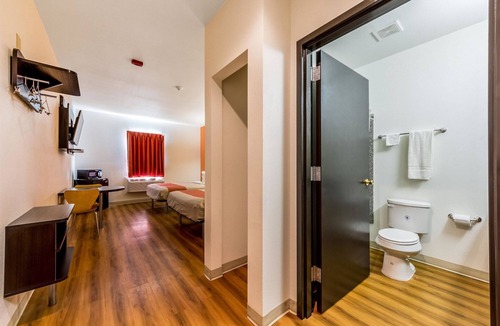 Pleasanton Hotel | Motel 6 Jourdanton, TX