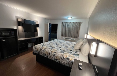 Junction Hotel | Motel 6 Junction, Texas - Llano River