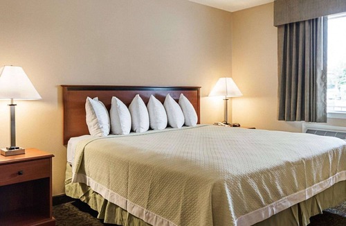 Junction Hotel | Motel 6 Junction, Texas - Llano River