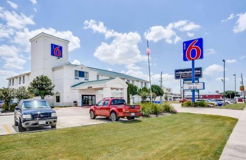 Barker Hotel | Motel 6-Katy, TX - Houston