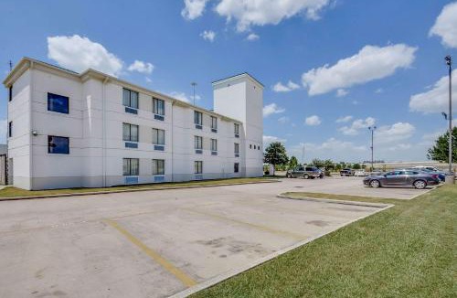 Barker Hotel | Motel 6-Katy, TX - Houston