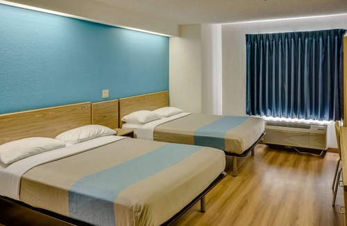 Barker Hotel | Motel 6 Katy, TX - Houston